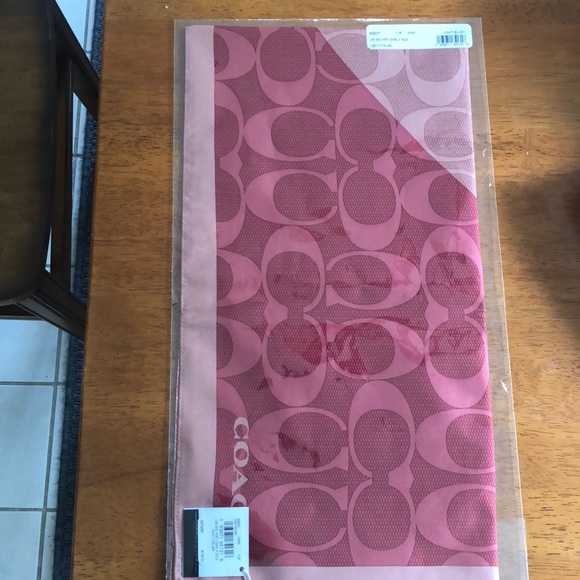 Coach Heart Scarf - NEW WITH TAGS - Picture 2 of 4